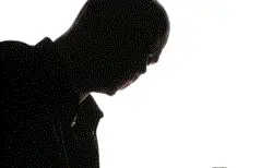 Пиян съпруг разреши семеен спор с вилица в главата на жена си