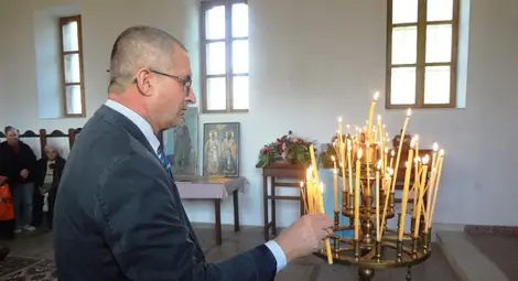 Празнични служби възвестиха деня на Света Петка Българска