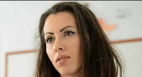 Почитатели тормозят по телефона красивата учителка