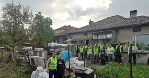 Човешка доброта преди Великден: След 36 часа труд млада жена и трите й деца получиха дом-мечта