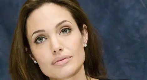 "Ефектът на Анджелина": Жени масово махат здравите си гърди "Ефектът на Анджелина": Жени масово махат здравите си гърди