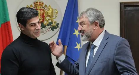 Драгомир Драганов отличи президента на БФС  Георги Иванов-Гонзо със знака на областния управител на Русе