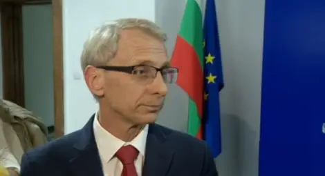 Министър Денков обясни как ще бъдат тествани учениците за COVID-19