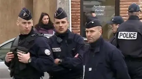 Задържаха трима при спецакцията в Париж