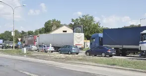 Три дни опашки пред Дунав мост заради ремонта от румънска страна