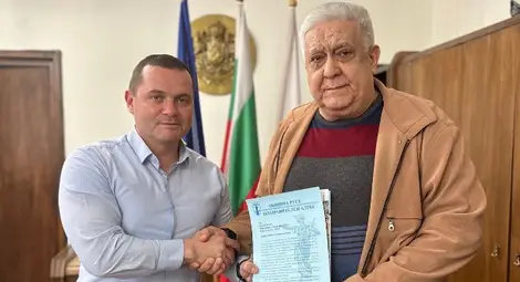 Илия Сяров удостоен със званието „Почетен гражданин на Русе“ Илия Сяров удостоен със званието „Почетен гражданин на Русе“