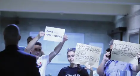 Барикада в парламента: Още протестиращи и още полиция на бул. &ldquo;Дондуков&rdquo;