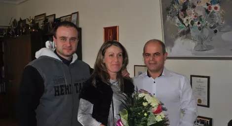 Кметът ориса първото бебе за годината в Русе Валентина