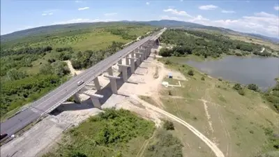 Кола и тир паднаха от виадукта на АМ "Тракия", има загинал