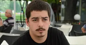 Тайнствените цветове на стъклото омагьосали Пантелеймон Арнаудов