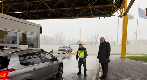 Интензивен трафик на Дунав мост при Русе – Гюргево: От началото на годината от страната в посока Румъния са излезли над 27 500 автомобила Интензивен трафик на Дунав мост при Русе – Гюргево: От началото на годината от страната в посока Румъния са излезли над 27 500 автомобила