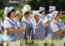 Възрастни дами в моряшки униформи и "Гангнъм стайл" в Разград 