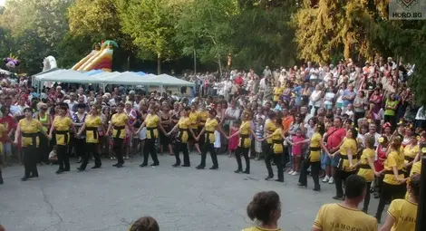 Любители на хора и ръченици  се надиграват в Николово