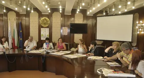 Книжка с картинки разказва за обитателите на Поломието 