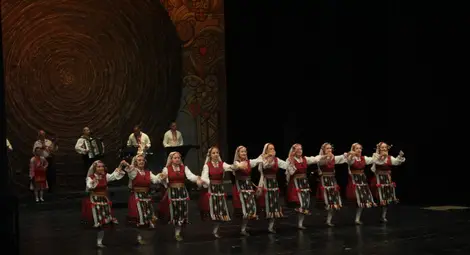 Поколения танцьори отбелязаха 70-ата годишнина на ансамбъл &bdquo;Здравец&ldquo;