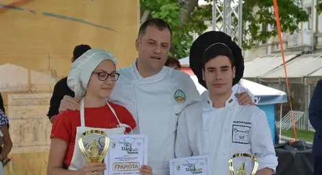 Малки кулинари майсторят здравословни  пролетни ястия в &bdquo;Като шеф готвачите&ldquo;