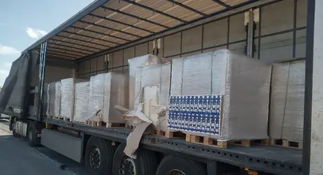 Митнически инспектори намериха заготовки за кутии за цигари и коркофан в камион с подаръчна хартия на Дунав мост при Видин