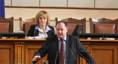 Две декларации ще свалят напрежението в парламента