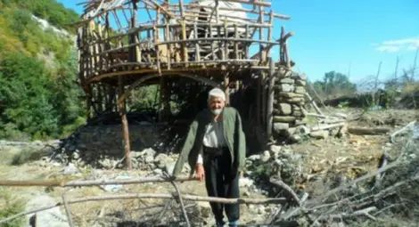 Дядо строи Ноев ковчег в село Црънча