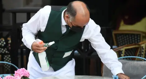 Англия в очакване на &bdquo;тристепенна местна карантина&ldquo;, проблеми за студентите