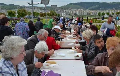 Християни и мюсюлмани се събраха на общ курбан в Кърджали /галерия/