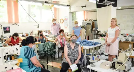 Първолета Чавдарова -  &bdquo;Изправи се! Мутри вън!&ldquo;  с  поредица от срещи в шивашкия бранш