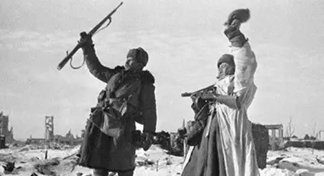 Волгоград днес отново носи името Сталинград Волгоград днес отново носи името Сталинград