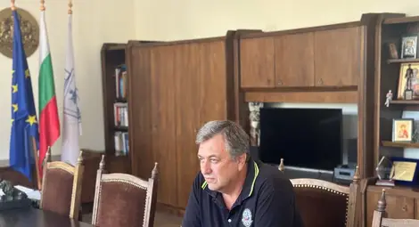 Пенчо Милков прие дарение от Националната асоциация на доброволците за справяне с пожари