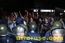 Дете, полицай и депутат сред пострадалите при сблъсъци пред централата на "Атака"