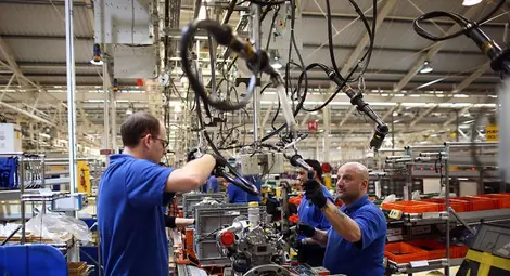 Производството на автомобили във Великобритания през октомври достигна най-ниското ниво от 1956 г.