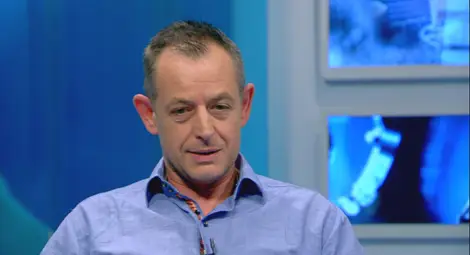 Михаил Билалов репетира в русенския спектакъл &bdquo;Двама чисто голи мъже&ldquo;