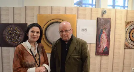 Художничката Ада Хааг с публициста Румен Леонидов при откриването на изложбата. 		   Снимка: Красимир СТОЯНОВ