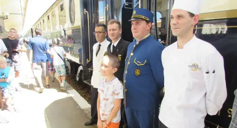 Главният барман на „Ориент експрес“ Игнасио: Усещането да пътуваш с този влак е все едно се връщаш назад в историята Главният барман на „Ориент експрес“ Игнасио: Усещането да пътуваш с този влак е все едно се връщаш назад в историята