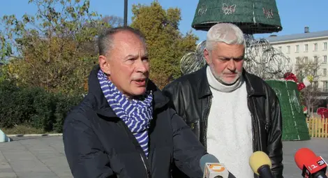 Бедрос Пехливанян и Орлин Дяков възразиха от името на ГЕРБ срещу промените в правилника на ОбС.         Снимка: Русе Медиа