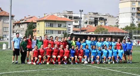 Румънсски футболистки гостуваха за контролни мачове в Русе