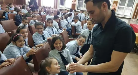 Час по вълшебство убеди учениците от СУ "Йордан Йовков"-Русе - знанието е магия /галерия/