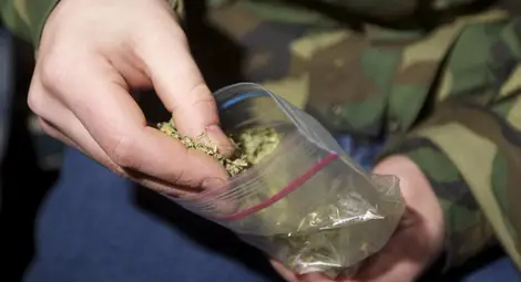 17-годишен продавал дрога на съученици