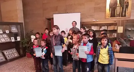 Титла за каравеловец на ученическо по шах