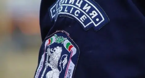 Раненият от бежанци полицай е с навехната ръка