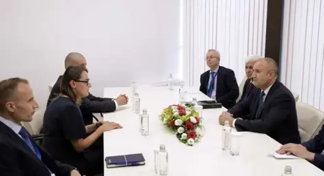 Радев се срещна с представители на Amazon и Google