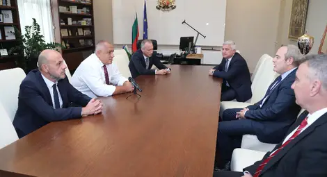 Асистентските заплати в университетите може да стигнат 1300 лева