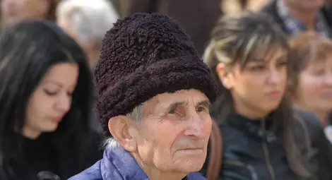 Работодателят дължи обезщетение за право на пенсия само при прекратен договор