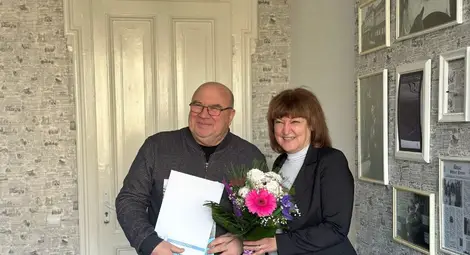 Зам.-кметът на Русе Енчо Енчев поднесе поздравления на директорката на библиотеката Теодора Евтимова. Зам.-кметът на Русе Енчо Енчев поднесе поздравления на директорката на библиотеката Теодора Евтимова.