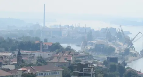 Горящи румънски стърнища потопиха в дим и миризми Русе