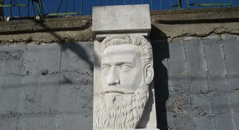 Страсти около барелефа на Ботев: Окепазиха го, одялкали са му носа! Не съм изненадан, атаката е политическа