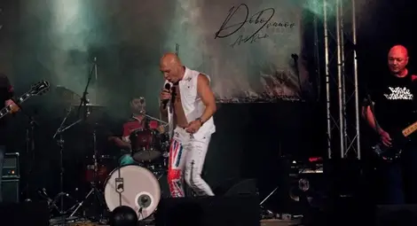 „Бели проходилки“ свалят шапка на Принца на мрака в Макс клуб „Бели проходилки“ свалят шапка на Принца на мрака в Макс клуб