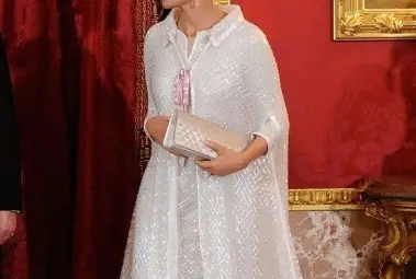 Без фередже и хиджаб: Първата дама на Катар строши традициите