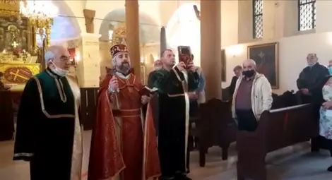 Отец Дирайр Хадавян пожела това да е последният самотен Великден