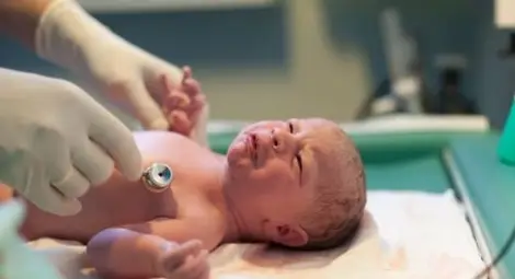 Рекорд: 12-годишна стана майка, бабата на 25