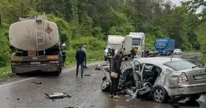 Семейство с дете оцеля в сблъсък с цистерна на пътя Русе-Бяла